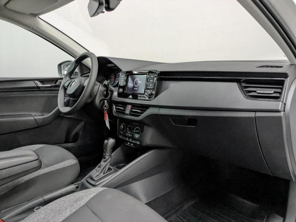 Skoda Rapid II с пробегом 2022 года, цена 1 725 000 рублей, 64409 км, лифтбек, Автокод Объявления