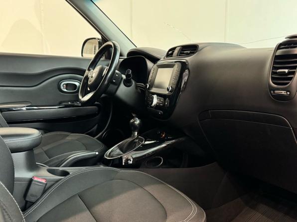 Kia Soul II Рестайлинг с пробегом 2017 года, цена 1 620 000 рублей, 93000 км, хэтчбек, Автокод Объявления