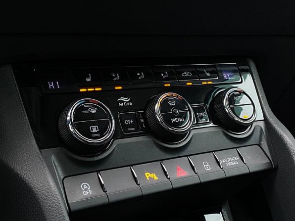 Skoda Karoq I с пробегом 2021 года, цена 2 240 800 рублей, 89265 км, внедорожник, Автокод Объявления