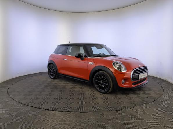 Mini Hatch III (F55/F56) Рестайлинг с пробегом 2021 года, цена 2 550 000 рублей, 66313 км, хэтчбек, Автокод Объявления