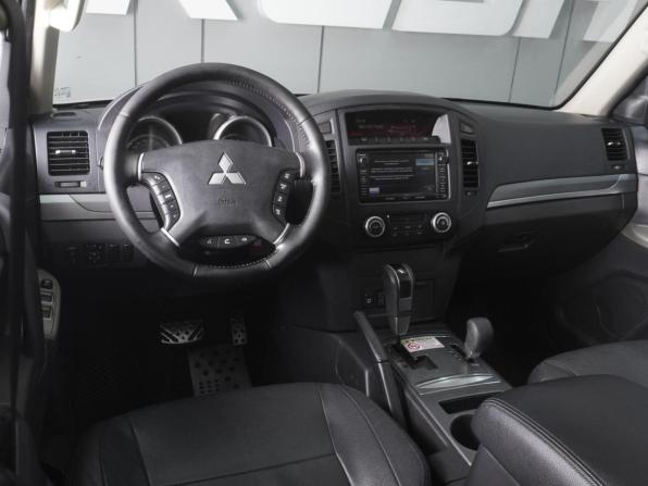 Mitsubishi Pajero IV Рестайлинг 1 с пробегом 2014 года, цена 2 080 000 рублей, 209799 км, внедорожник, Автокод Объявления