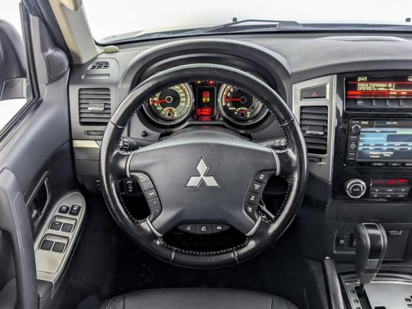 Mitsubishi Pajero IV Рестайлинг 2 с пробегом 2015 года, цена 2 650 000 рублей, 114877 км, внедорожник, Автокод Объявления