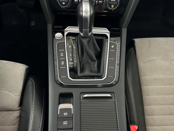 Volkswagen Passat B8 с пробегом 2017 года, цена 1 997 000 рублей, 142575 км, седан, Автокод Объявления