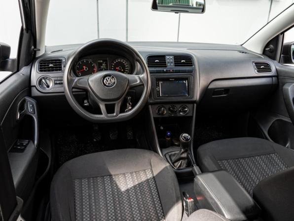 Volkswagen Polo V Рестайлинг с пробегом 2017 года, цена 840 000 рублей, 138546 км, седан, Автокод Объявления