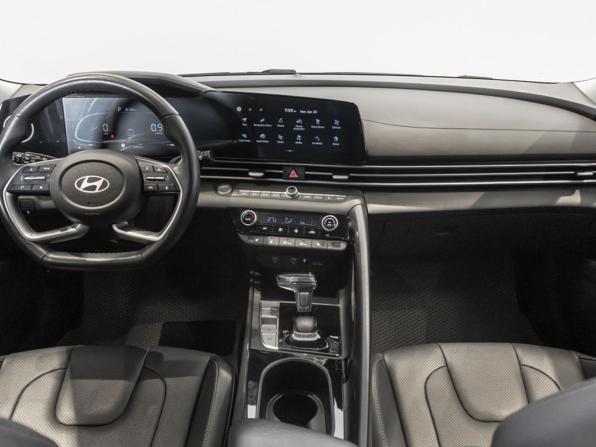 Hyundai Elantra VII (CN7) Рестайлинг с пробегом 2024 года, цена 2 282 654 рубля, 33550 км, седан, Автокод Объявления