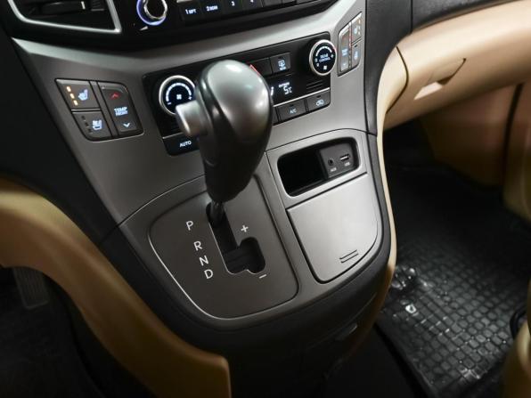 Hyundai H-1 II Рестайлинг 2 с пробегом 2018 года, цена 2 884 000 рублей, 116515 км, минивэн, Автокод Объявления