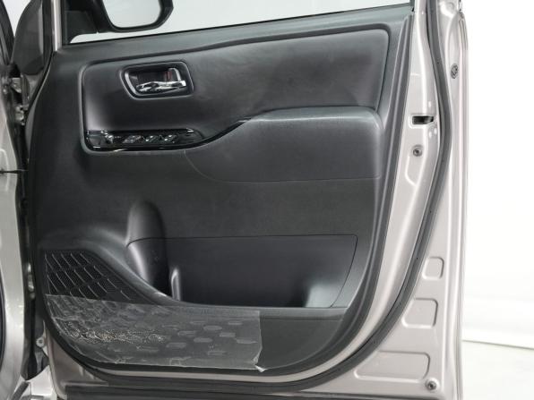 Toyota Noah III (R80) Рестайлинг с пробегом 2018 года, цена 2 340 000 рублей, 78502 км, минивэн, Автокод Объявления