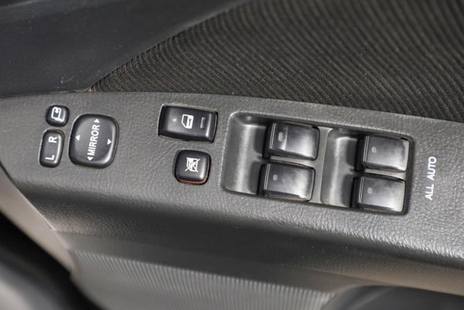 Toyota ISis I Рестайлинг с пробегом 2012 года, цена 1 199 000 рублей, 133000 км, компактвэн, Автокод Объявления