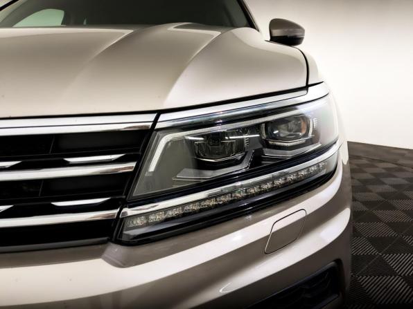 Volkswagen Tiguan II с пробегом 2018 года, цена 2 955 000 рублей, 89168 км, внедорожник, Автокод Объявления