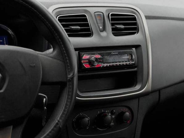 Renault Logan II с пробегом 2014 года, цена 609 000 рублей, 157350 км, седан, Автокод Объявления