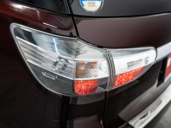 Toyota Wish II Рестайлинг с пробегом 2013 года, цена 1 395 000 рублей, 132300 км, минивэн, Автокод Объявления