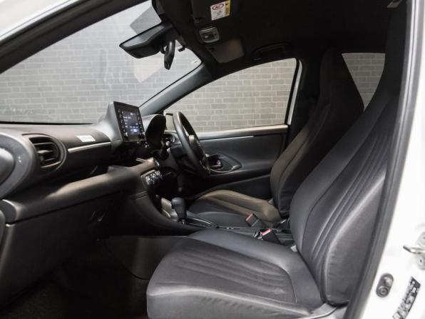 Toyota Yaris IV с пробегом 2020 года, цена 1 300 000 рублей, 93337 км, хэтчбек, Автокод Объявления