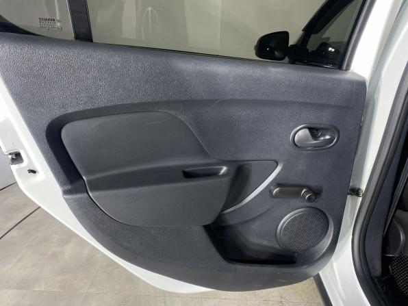 Renault Sandero II Рестайлинг с пробегом 2019 года, цена 1 070 000 рублей, 74288 км, хэтчбек, Автокод Объявления