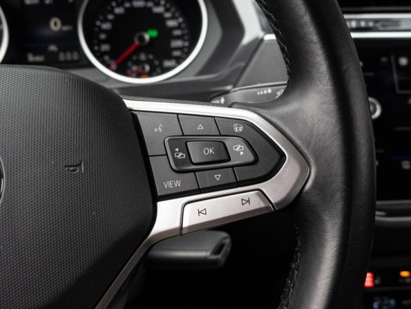 Volkswagen Tiguan II Рестайлинг с пробегом 2021 года, цена 2 840 000 рублей, 46482 км, внедорожник, Автокод Объявления
