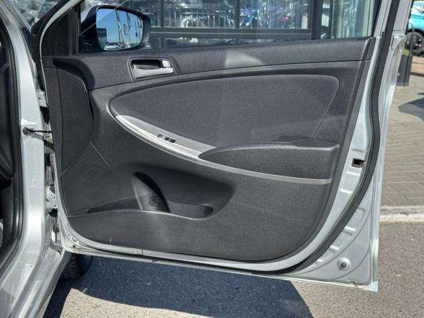 Hyundai Solaris I Рестайлинг с пробегом 2014 года, цена 999 000 рублей, 113298 км, седан, Автокод Объявления