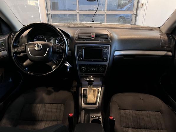 Skoda Octavia II (A5) Рестайлинг с пробегом 2011 года, цена 658 000 рублей, 233478 км, лифтбек, Автокод Объявления