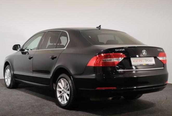 Skoda Superb II Рестайлинг с пробегом 2013 года, цена 1 120 000 рублей, 215047 км, лифтбек, Автокод Объявления