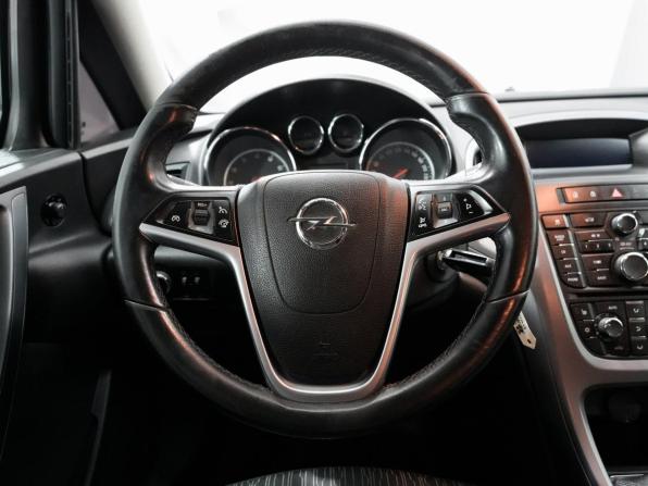 Opel Astra J Рестайлинг с пробегом 2012 года, цена 835 000 рублей, 132000 км, седан, Автокод Объявления