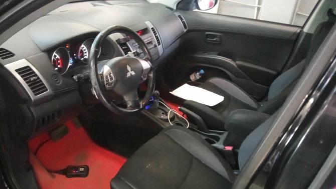 Mitsubishi Outlander II Рестайлинг с пробегом 2009 года, цена 850 000 рублей, 254843 км, внедорожник, Автокод Объявления