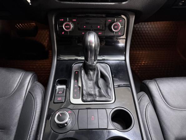 Volkswagen Touareg II с пробегом 2012 года, цена 1 780 000 рублей, 285614 км, внедорожник, Автокод Объявления