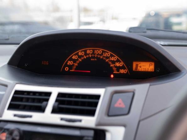 Toyota Vitz II (XP90) с пробегом 2009 года, цена 650 000 рублей, 175318 км, хэтчбек, Автокод Объявления