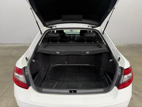 Skoda Octavia III (A7) Рестайлинг с пробегом 2017 года, цена 1 697 000 рублей, 209372 км, лифтбек, Автокод Объявления
