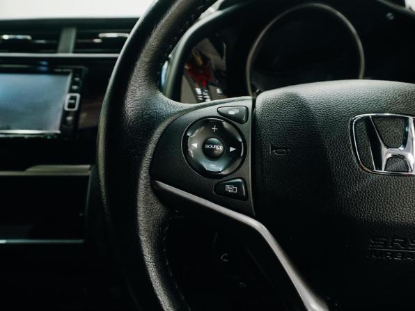 Honda Fit III Рестайлинг с пробегом 2017 года, цена 1 079 000 рублей, 149751 км, хэтчбек, Автокод Объявления