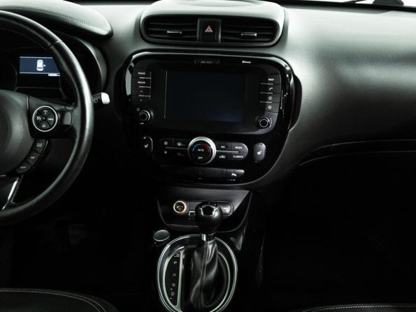 Kia Soul II Рестайлинг с пробегом 2018 года, цена 1 679 700 рублей, 102694 км, хэтчбек, Автокод Объявления