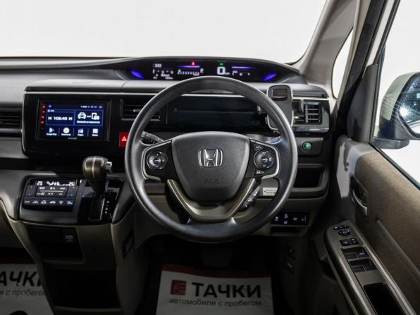 Honda Stepwgn V с пробегом 2016 года, цена 1 880 000 рублей, 155550 км, минивэн, Автокод Объявления