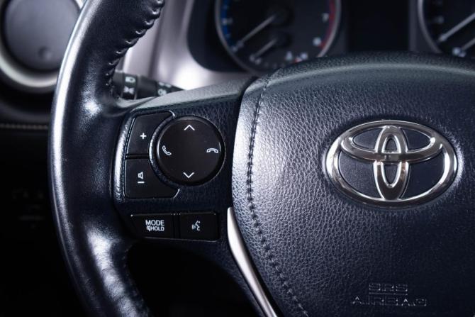 Toyota RAV4 IV (XA40) Рестайлинг с пробегом 2017 года, цена 2 199 000 рублей, 204000 км, внедорожник, Автокод Объявления