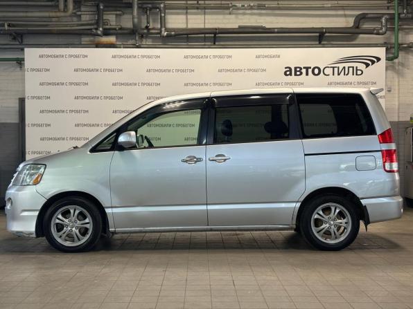 Toyota Noah I (R60) с пробегом 2005 года, цена 649 000 рублей, 335062 км, минивэн, Автокод Объявления
