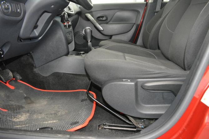 Renault Sandero II Рестайлинг с пробегом 2019 года, цена 1 299 000 рублей, 68000 км, хэтчбек, Автокод Объявления