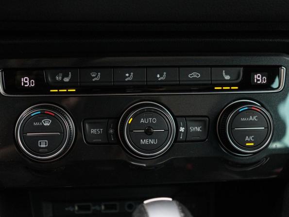 Volkswagen Tiguan II с пробегом 2019 года, цена 3 499 000 рублей, 68000 км, внедорожник, Автокод Объявления