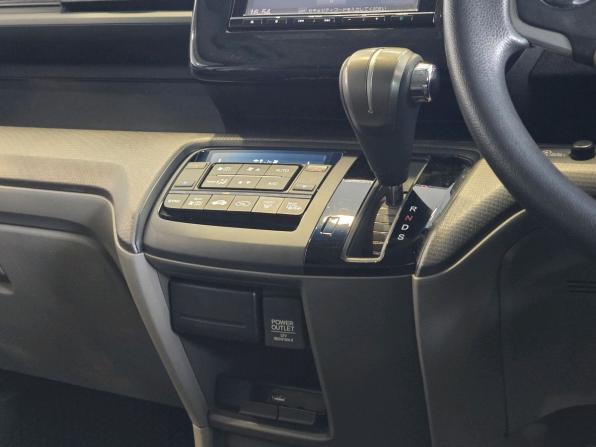 Honda Stepwgn V с пробегом 2016 года, цена 1 799 000 рублей, 141488 км, минивэн, Автокод Объявления