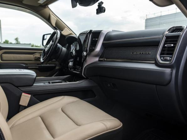 Ram 1500 V с пробегом 2018 года, цена 5 700 000 рублей, 117527 км, offers.body_type.unknown, Автокод Объявления
