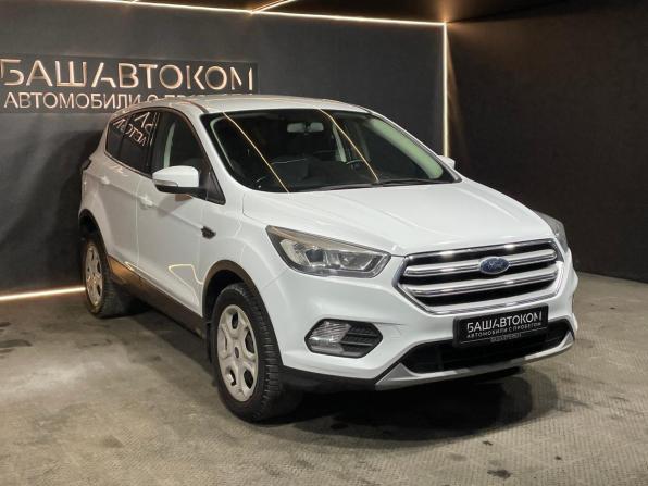 Ford Kuga II Рестайлинг с пробегом 2018 года, цена 1 350 000 рублей, 211015 км, внедорожник, Автокод Объявления