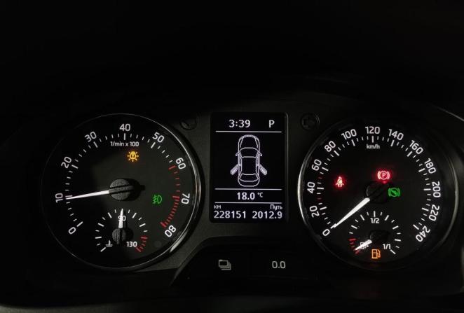 Skoda Rapid I с пробегом 2014 года, цена 880 000 рублей, 228149 км, лифтбек, Автокод Объявления