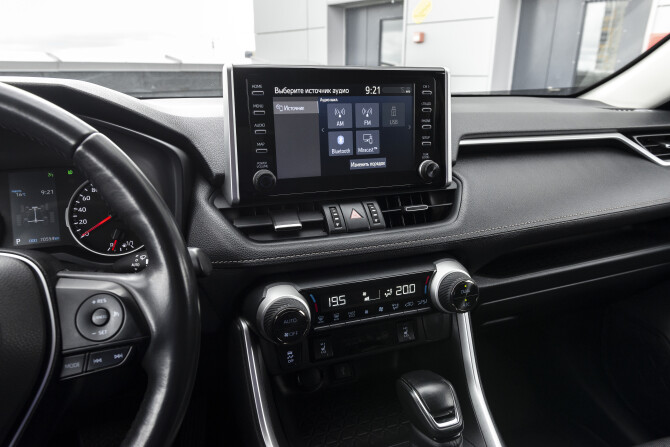 Toyota RAV4 V (XA50) с пробегом 2021 года, цена 3 888 000 рублей, 70230 км, внедорожник, Автокод Объявления