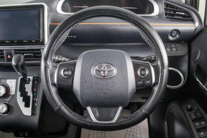 Toyota Sienta II Рестайлинг с пробегом 2020 года, цена 1 929 000 рублей, 86254 км, компактвэн, Автокод Объявления