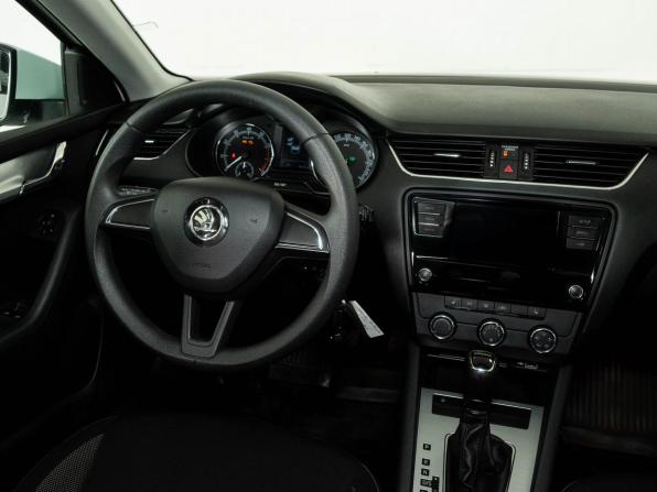 Skoda Octavia III (A7) Рестайлинг с пробегом 2019 года, цена 1 807 000 рублей, 45105 км, лифтбек, Автокод Объявления