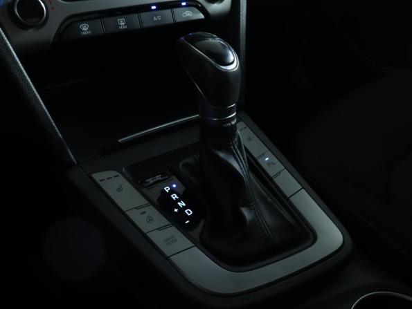 Hyundai Elantra VI (AD) с пробегом 2017 года, цена 1 349 000 рублей, 126113 км, седан, Автокод Объявления