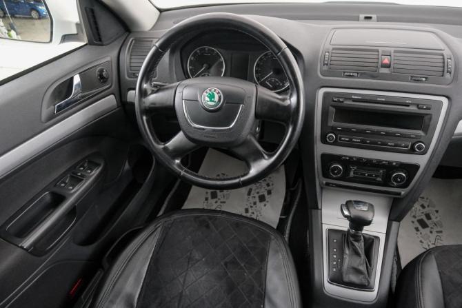 Skoda Octavia II (A5) Рестайлинг с пробегом 2011 года, цена 899 000 рублей, 189600 км, лифтбек, Автокод Объявления