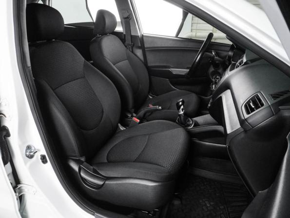 Kia Rio III Рестайлинг с пробегом 2017 года, цена 1 059 000 рублей, 147205 км, хэтчбек, Автокод Объявления