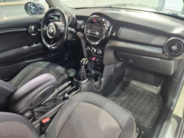 Mini Hatch III (F55/F56) с пробегом 2017 года, цена 1 580 000 рублей, 148677 км, хэтчбек, Автокод Объявления