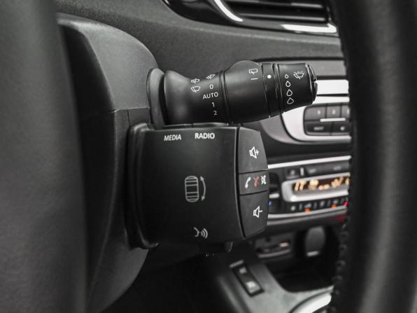 Renault Scenic III Рестайлинг 2 с пробегом 2015 года, цена 1 365 000 рублей, 179632 км, компактвэн, Автокод Объявления