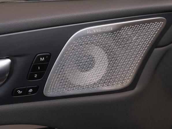 Volvo XC60 II Рестайлинг 2 с пробегом 2025 года, цена 5 900 000 рублей, 2597 км, внедорожник, Автокод Объявления