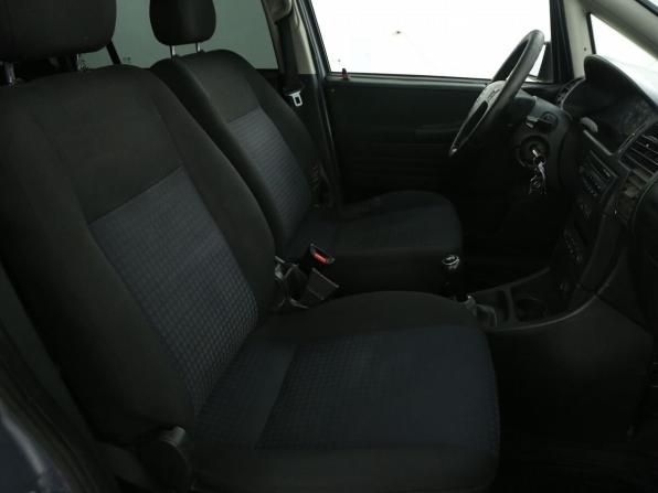 Opel Zafira A Рестайлинг с пробегом 2004 года, цена 282 000 рублей, 398500 км, компактвэн, Автокод Объявления