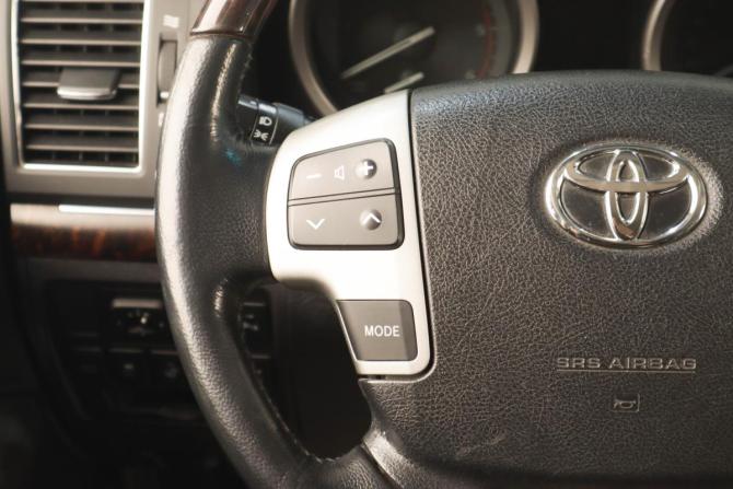 Toyota Land Cruiser 200 Series Рестайлинг 1 с пробегом 2012 года, цена 3 749 000 рублей, 199000 км, внедорожник, Автокод Объявления