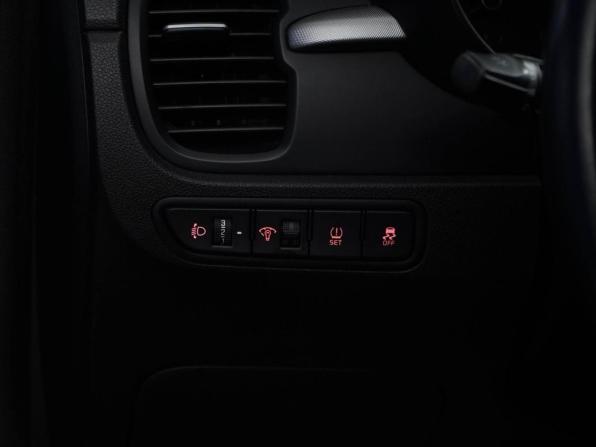 Kia Rio IV Рестайлинг с пробегом 2020 года, цена 1 477 077 рублей, 141939 км, хэтчбек, Автокод Объявления