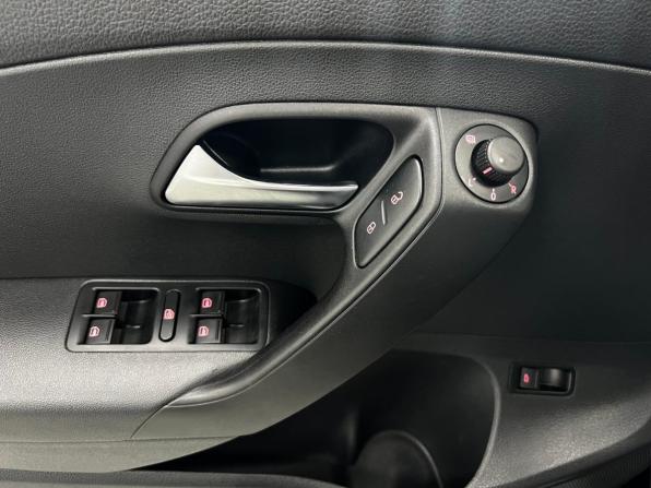 Volkswagen Polo V Рестайлинг с пробегом 2019 года, цена 1 299 901 рубль, 90000 км, седан, Автокод Объявления